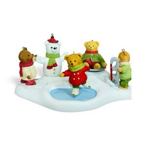 2002 Hallmark Keepsake Ornament Hollyday Hill Snow Cub Club Set. Commemorative!